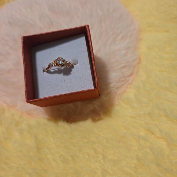 New Rose Golden Plated Delicate Round Cut Zirconia Ring SZ 6 - Picture 1 of 3